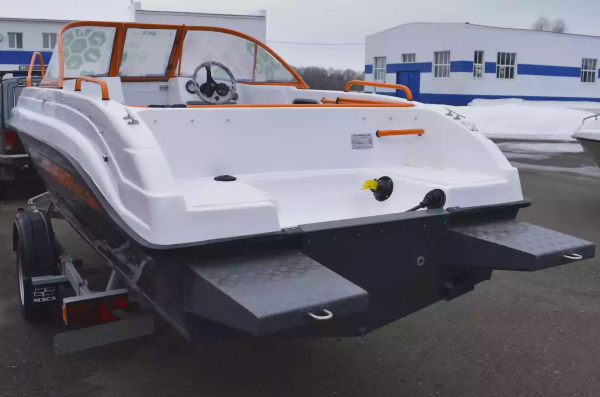 Комбинированный катер Neman-500 Open в Санкт-Петербурге