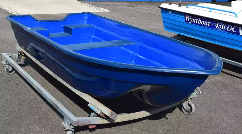 Стеклопластиковая лодка Neman-340 (тримаран) в Санкт-Петербурге