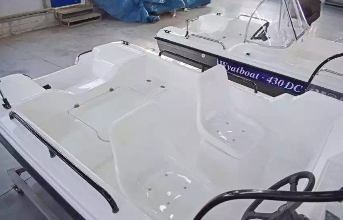 Комбинированный катер Wyatboat-430 M в Санкт-Петербурге