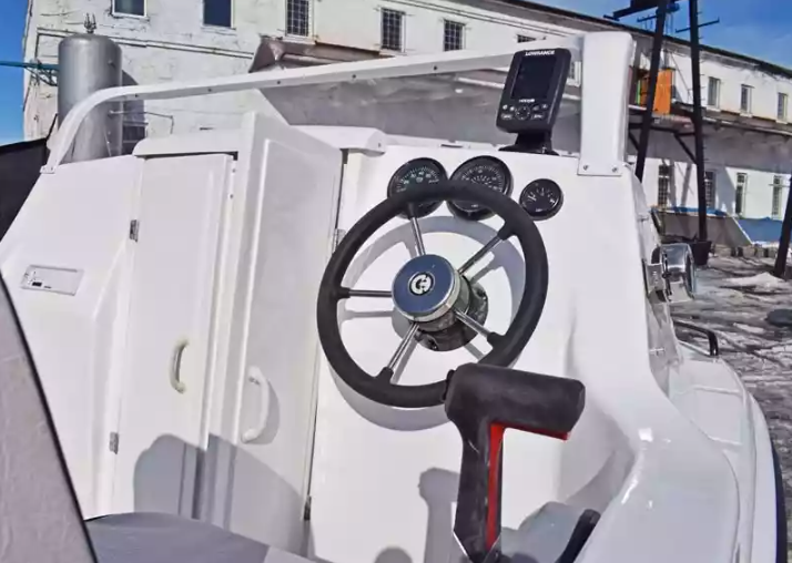 Комбинированный катер Neman-500 с каютой в Санкт-Петербурге