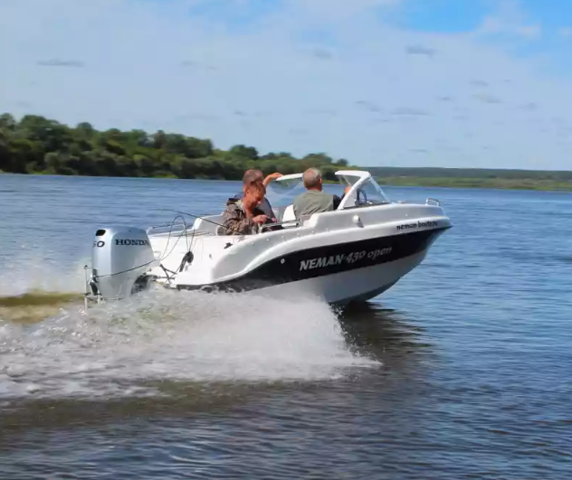 Стеклопластиковый катер Neman-450 Open в Санкт-Петербурге