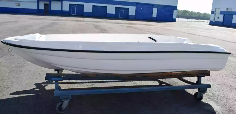 Стеклопластиковая лодка Пингвин (тримаран) в Санкт-Петербурге