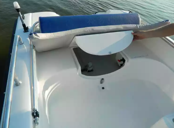 Стеклопластиковый катер Wyatboat-430 M (тримаран) в Санкт-Петербурге