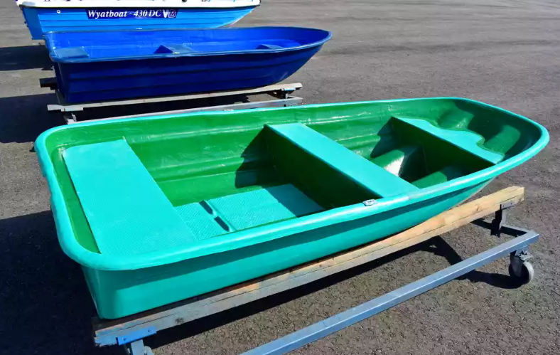 Стеклопластиковая лодка Старт (тримаран) в Санкт-Петербурге