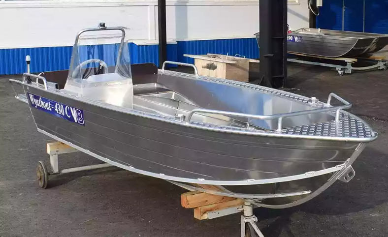 Алюминиевый катер Wyatboat-430 C в Санкт-Петербурге