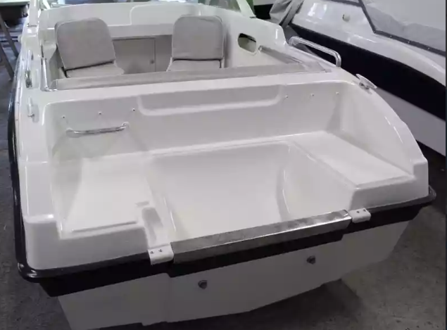 Стеклопластиковый катер Neman-500 Р в Санкт-Петербурге