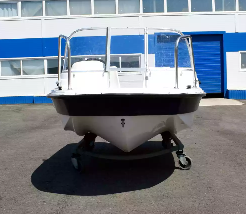 Стеклопластиковый катер Wyatboat-430 DC (тримаран) в Санкт-Петербурге