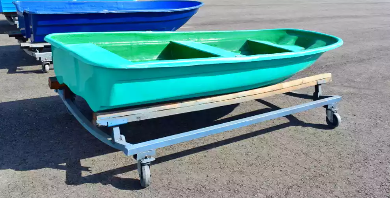 Стеклопластиковая лодка Старт (тримаран) в Санкт-Петербурге