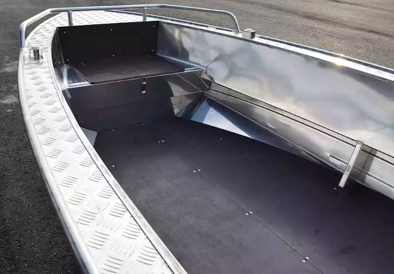 Алюминиевый катер Wyatboat-430 C в Санкт-Петербурге