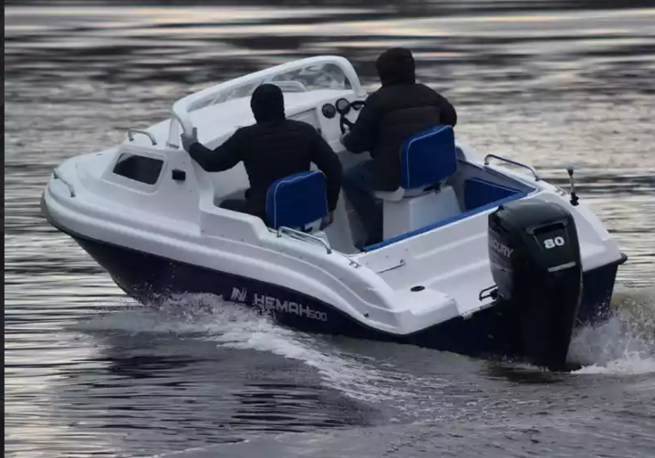 Комбинированный катер Neman-500 с каютой в Санкт-Петербурге