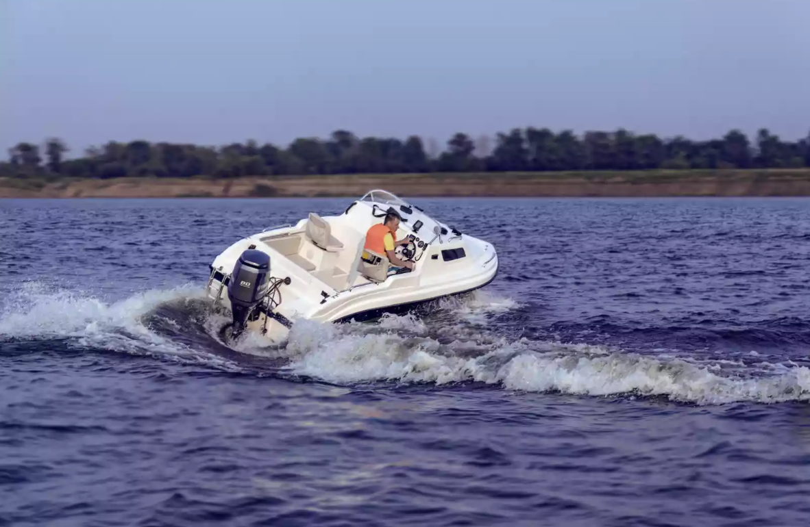 Стеклопластиковый катер Neman-500 в Санкт-Петербурге