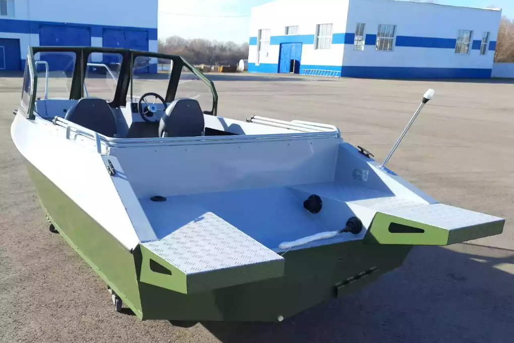 Алюминиевый катер Неман-550 DC Pro в Санкт-Петербурге