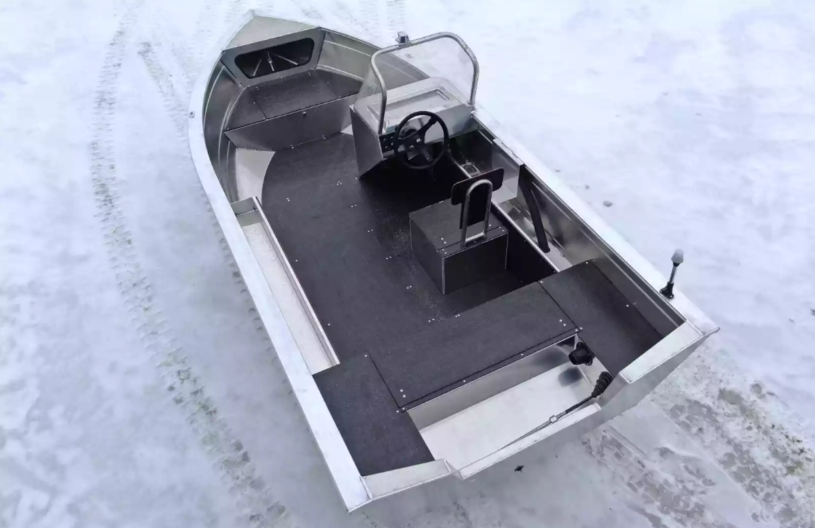 Алюминиевый катер Неман-400 С в Санкт-Петербурге