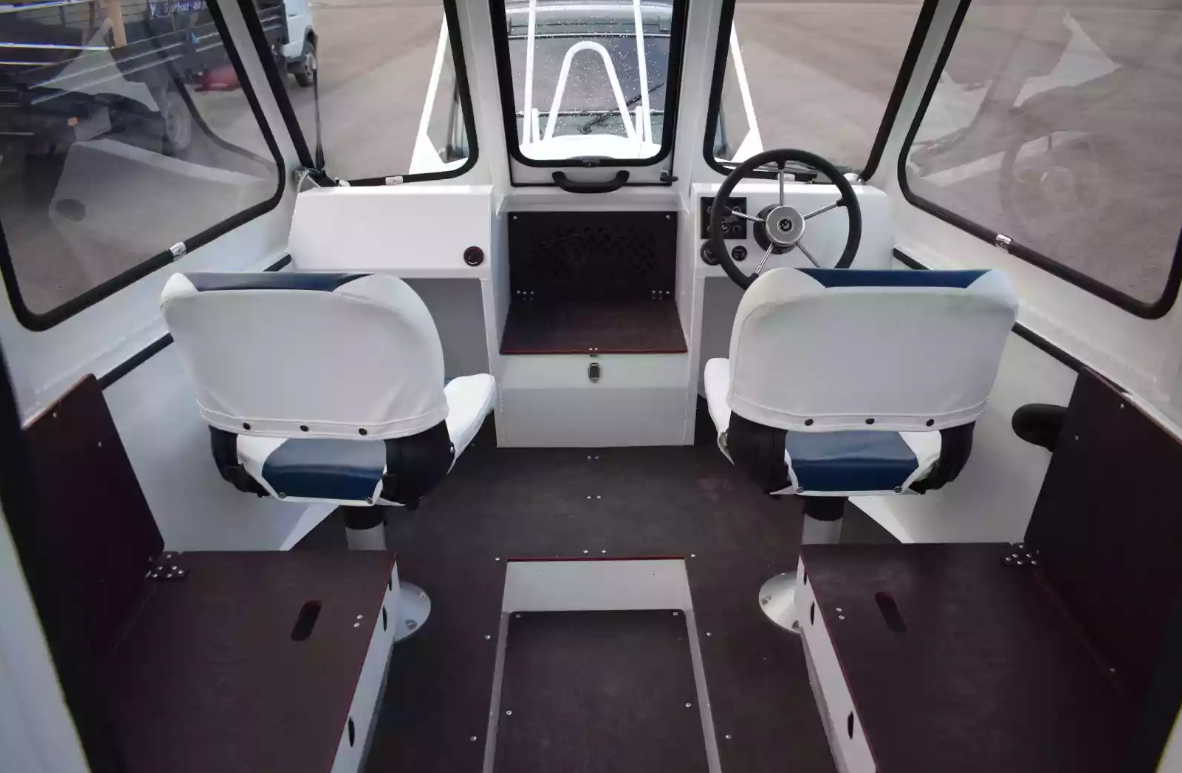 Алюминиевый катер Неман-500 (закрытая рубка) в Санкт-Петербурге