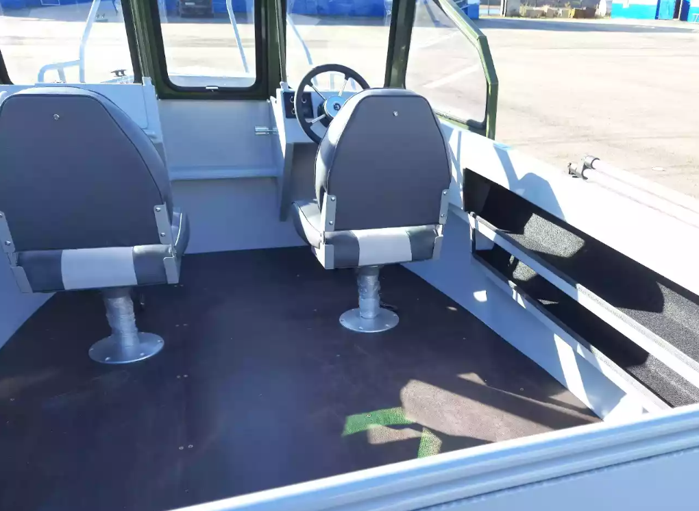 Алюминиевый катер Неман-550 DC Pro в Санкт-Петербурге