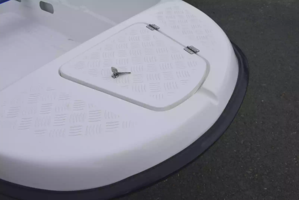 Стеклопластиковая лодка Пингвин New (тримаран) в Санкт-Петербурге