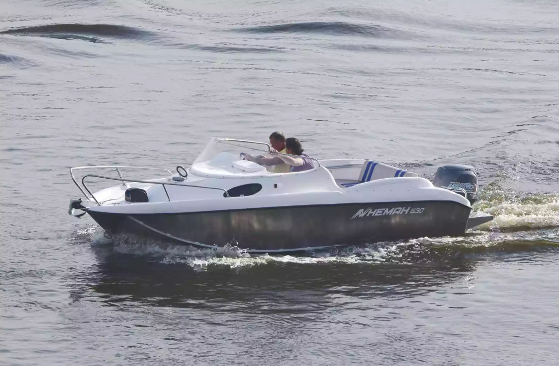 Комбинированный катер Neman-530 с каютой в Санкт-Петербурге