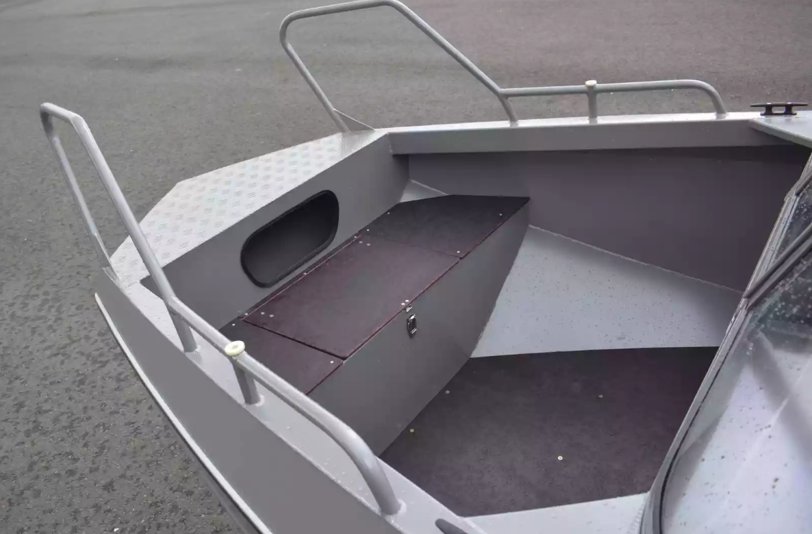 Алюминиевый катер Неман 550 DC в Санкт-Петербурге