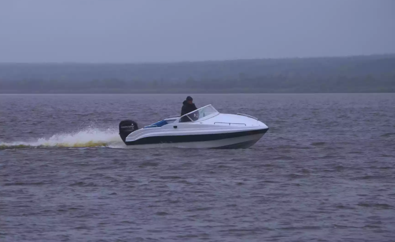 Стеклопластиковый катер Neman-500 Р в Санкт-Петербурге