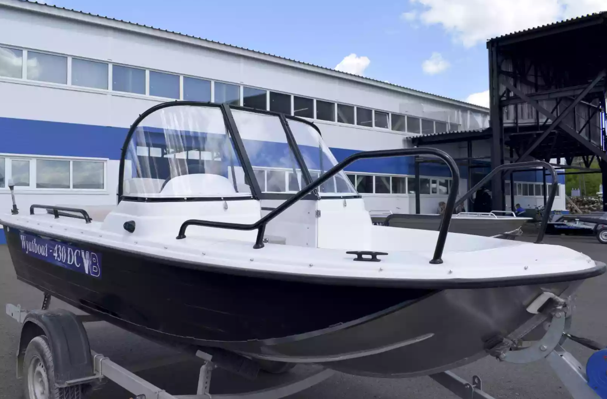 Комбинированный катер Wyatboat-430 DC в Санкт-Петербурге