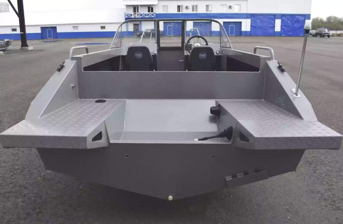 Алюминиевый катер Неман 550 DC в Санкт-Петербурге