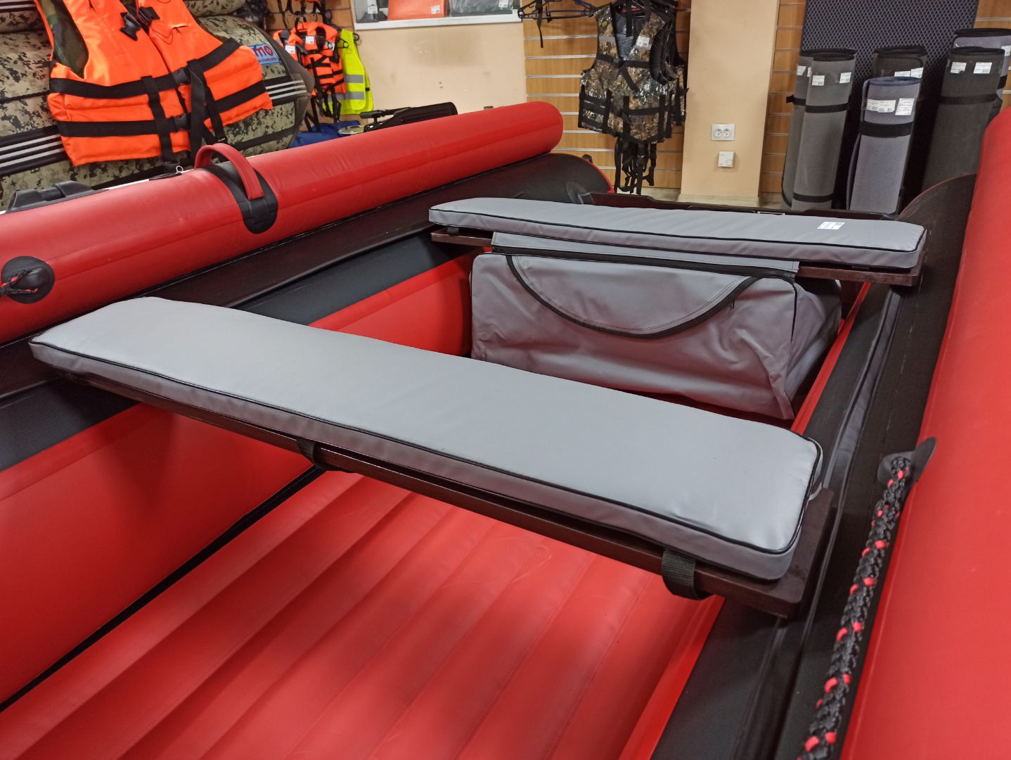 КОМПЛЕКТ МЯГКИХ НАКЛАДОК С СУМКОЙ ДЛЯ ЛОДОК 110Х20 СЕРЫЙ в Санкт-Петербурге