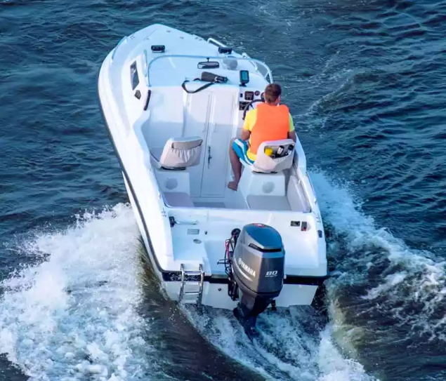 Стеклопластиковый катер Neman-500 в Санкт-Петербурге