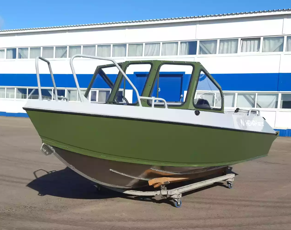 Алюминиевый катер Неман-550 DC Pro в Санкт-Петербурге