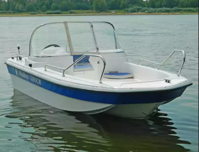 Стеклопластиковый катер Wyatboat-430 DCM (тримаран) в Санкт-Петербурге