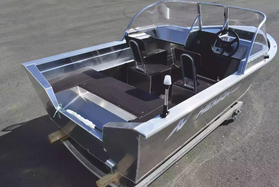 Алюминиевая лодка  Неман-400 DCM в Санкт-Петербурге