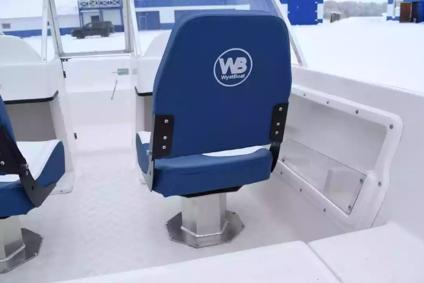 Стеклопластиковый катер Wyatboat-430DCМ (килевая) в Санкт-Петербурге