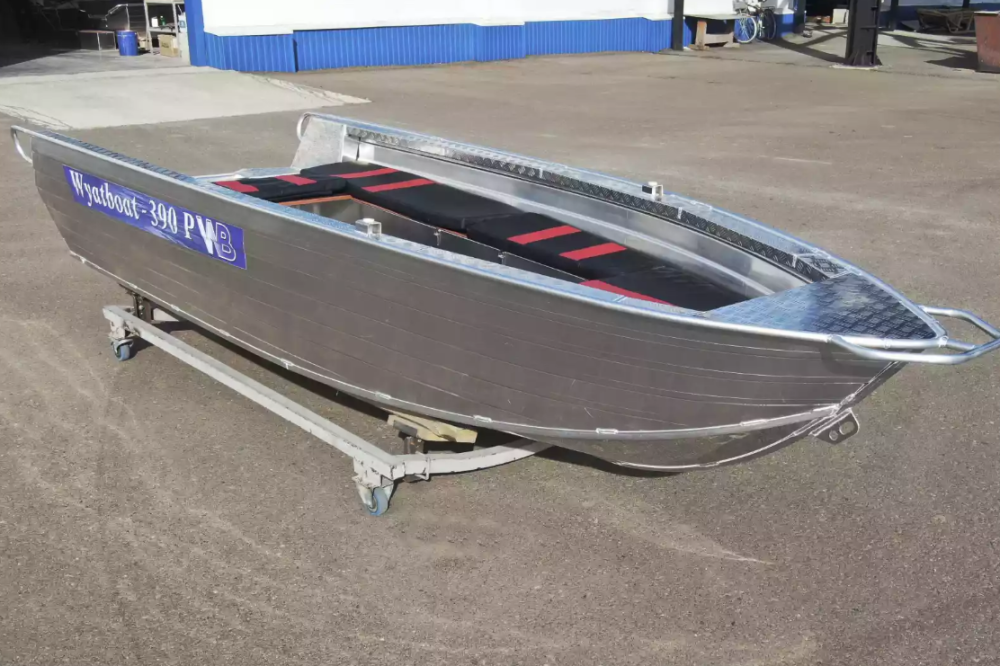 Алюминиевая лодка Wyatboat-390РМ увеличенный борт в Санкт-Петербурге