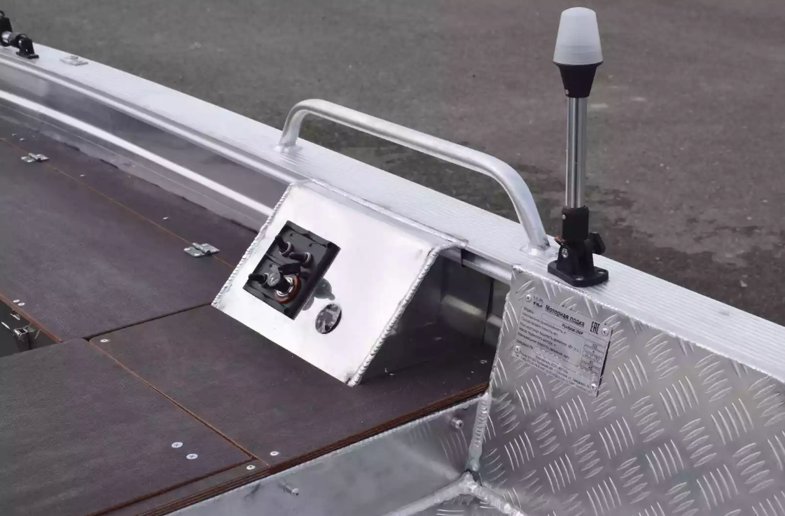 Алюминиевая лодка Wyatboat-390РМ в Санкт-Петербурге