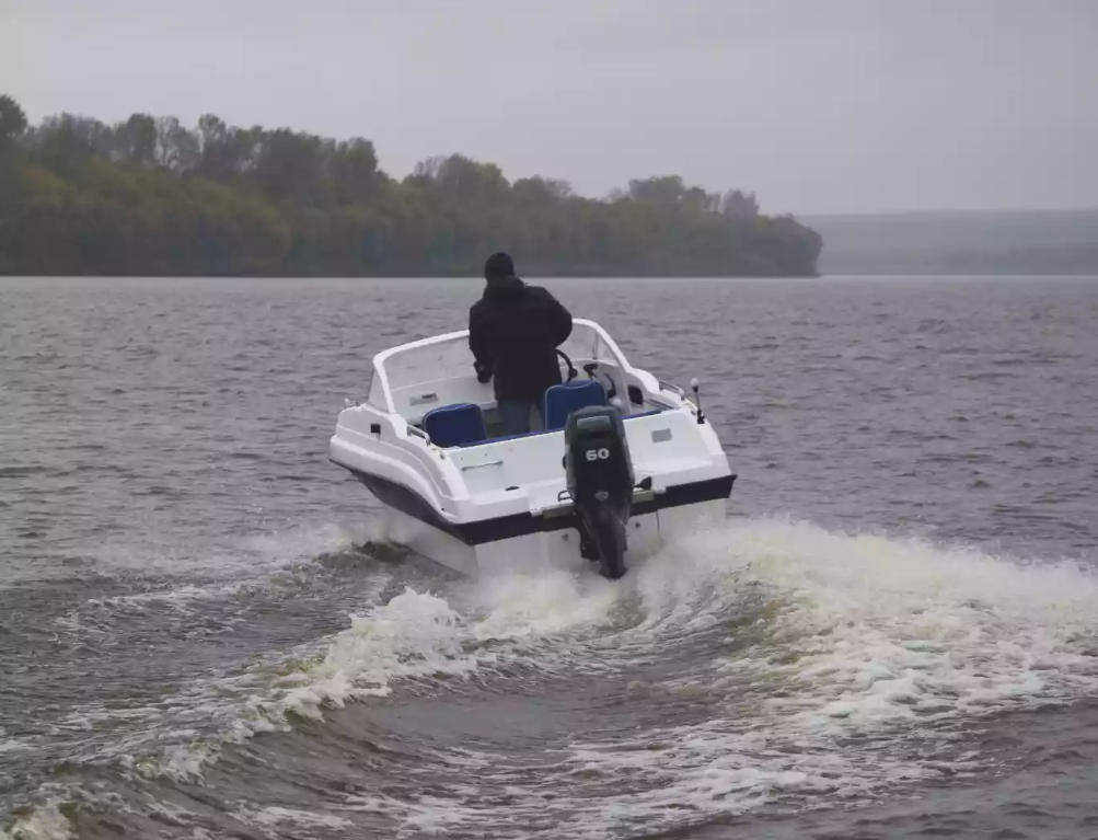 Стеклопластиковый катер Neman-500 Р в Санкт-Петербурге