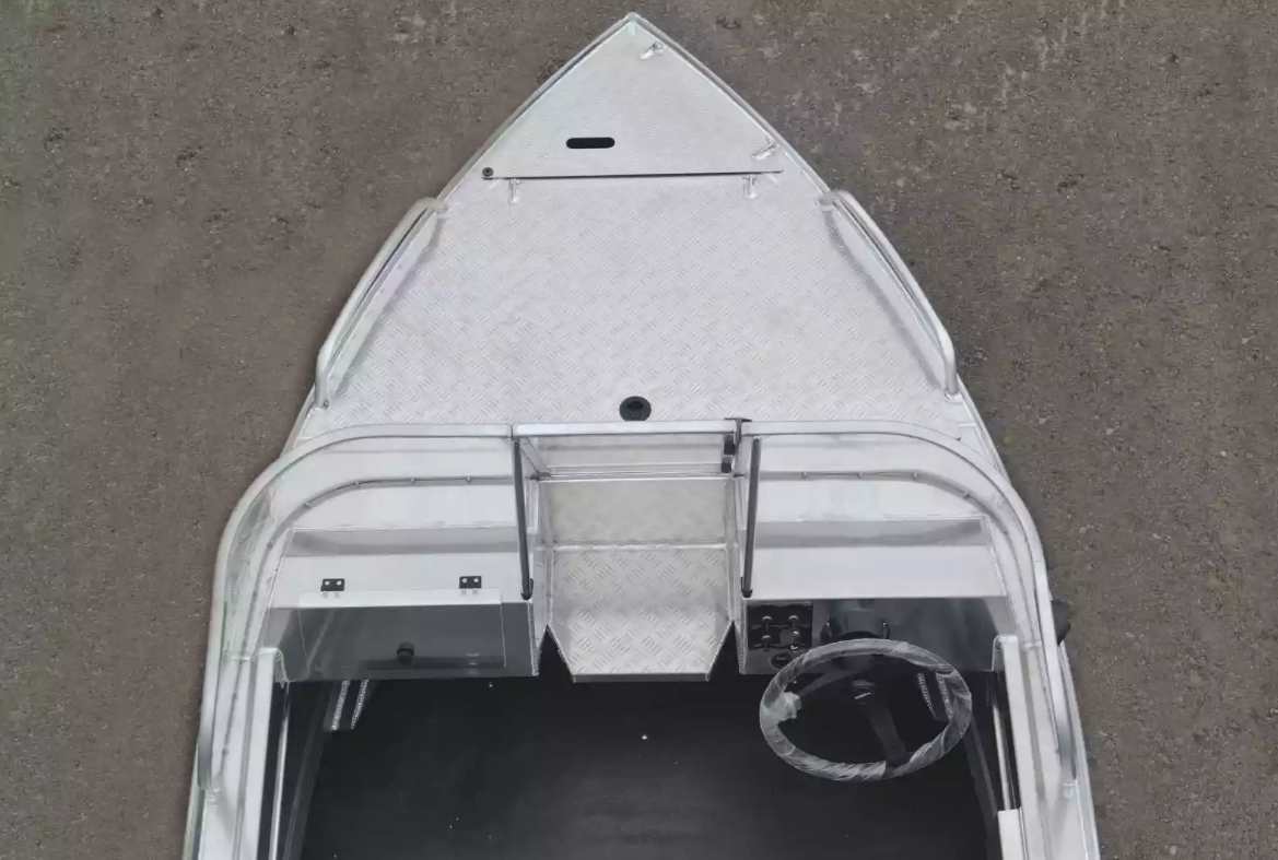 Алюминиевый катер Neman-400 PRO в Санкт-Петербурге