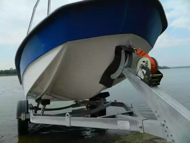 Стеклопластиковый катер Wyatboat-430 DCM (тримаран) в Санкт-Петербурге