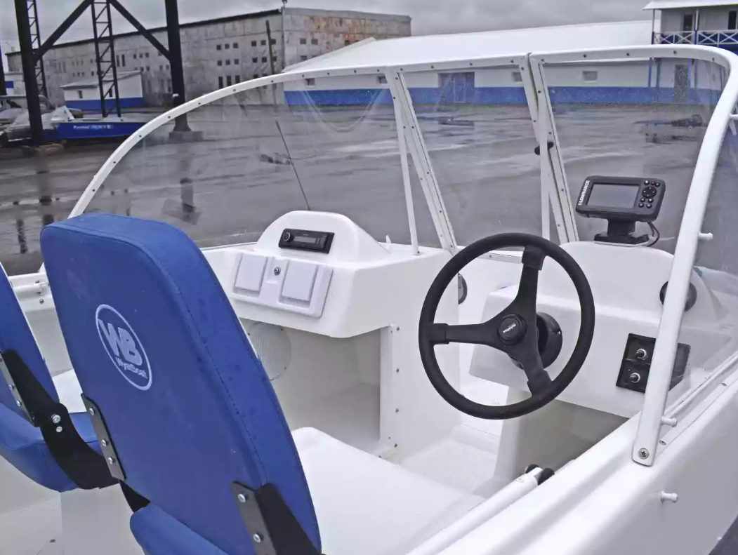 Стеклопластиковый катер Wyatboat-430DCМ (килевая) в Санкт-Петербурге