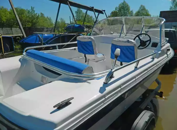 Стеклопластиковый катер Wyatboat-430 M (тримаран) в Санкт-Петербурге