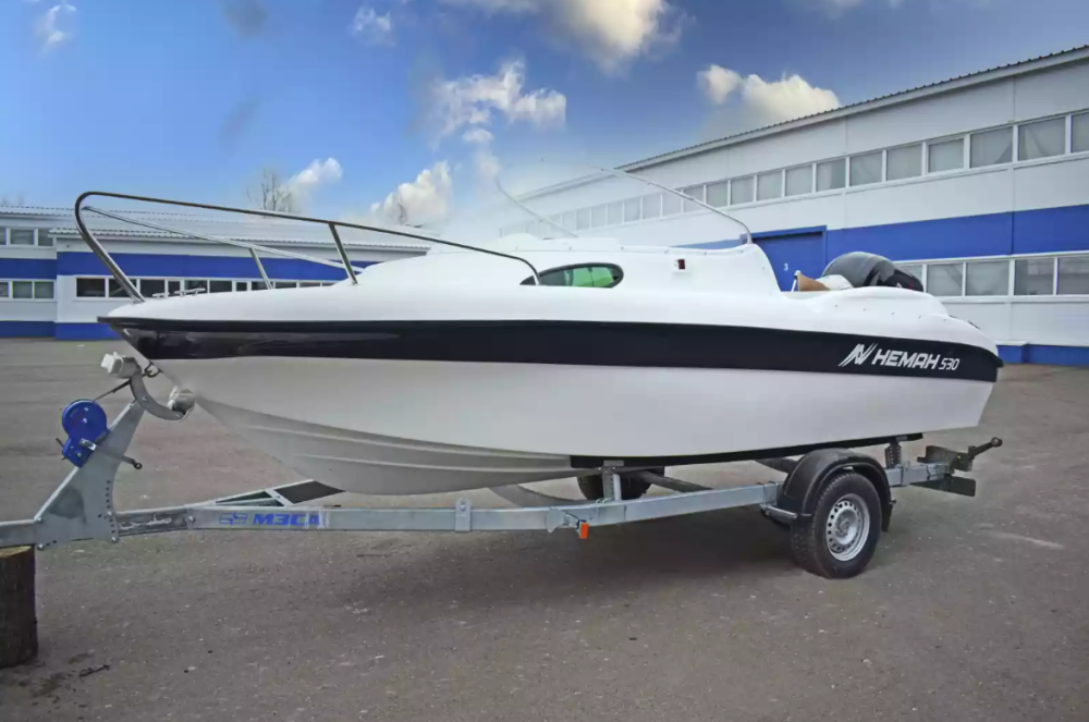 Стеклопластиковый катер Neman-530 с каютой в Санкт-Петербурге