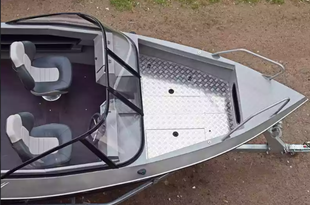 Алюминиевый катер Неман 550 DC в Санкт-Петербурге