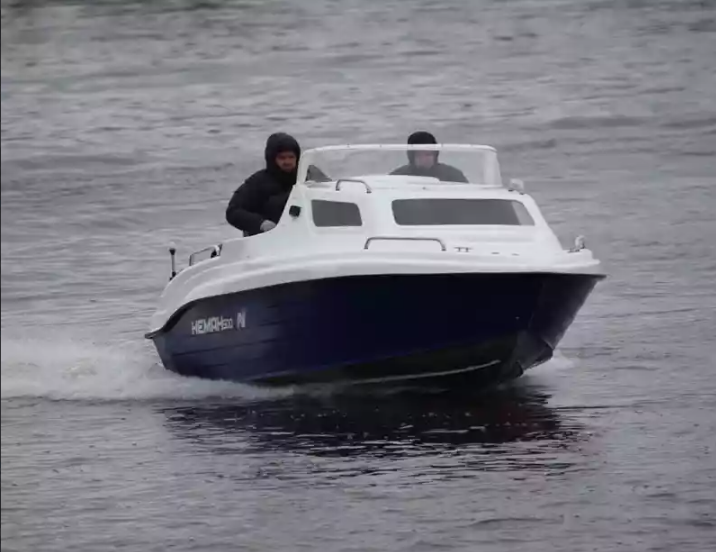 Комбинированный катер Neman-500 с каютой в Санкт-Петербурге