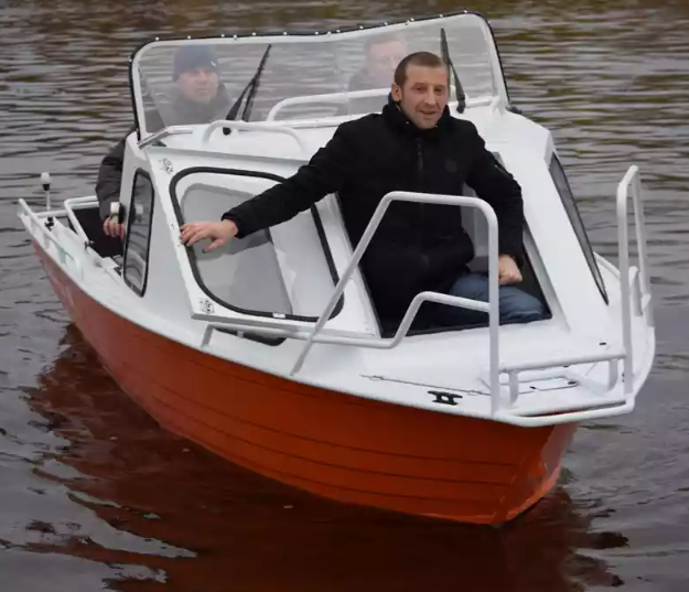 Алюминиевый катер Неман-500 (каютный) в Санкт-Петербурге