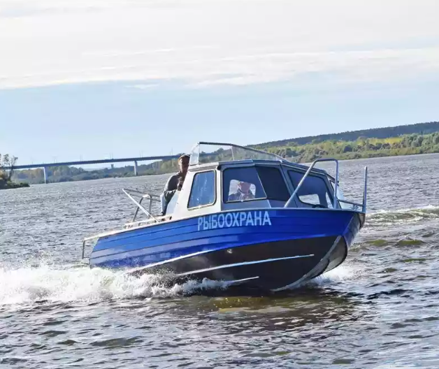 Алюминиевый катер Неман 550 с каютой в Санкт-Петербурге