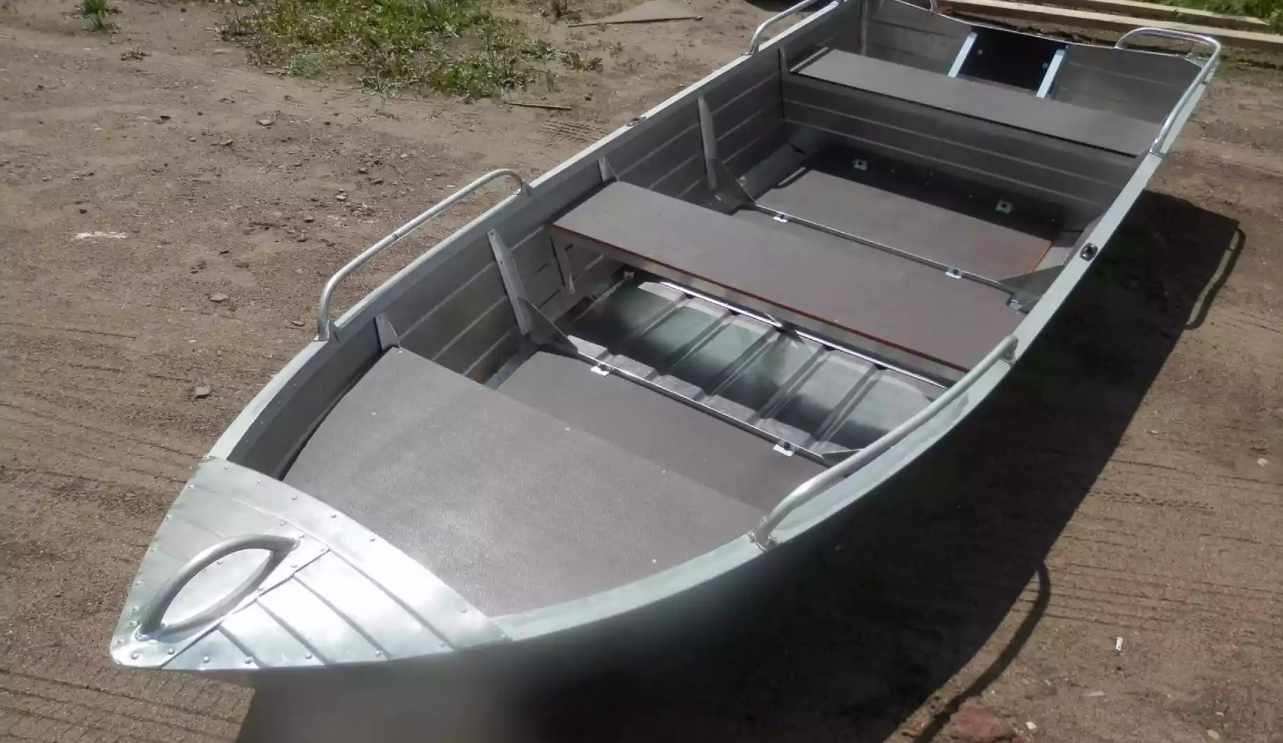 Алюминиевая лодка Вятка-Профи 32 в Санкт-Петербурге