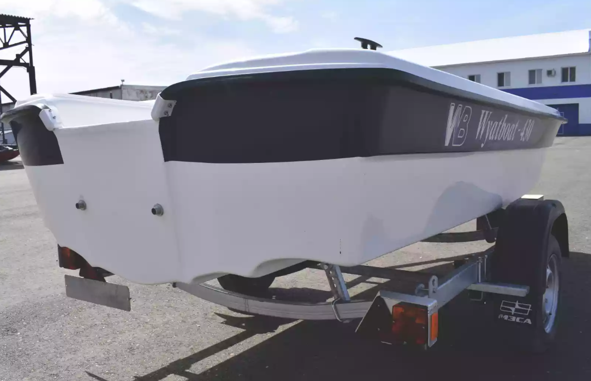 Стеклопластиковая лодка Wyatboat 430 тримаран в Санкт-Петербурге