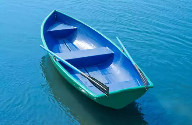 Стеклопластиковая лодка Дельфин в Санкт-Петербурге