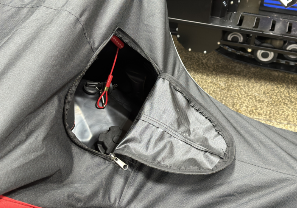 Чехол транспорт. снегохода IKUDZO HUNTER черно-красный Оксфорд ПРЕМИУМ качества с лого IKUDZO в Санкт-Петербурге