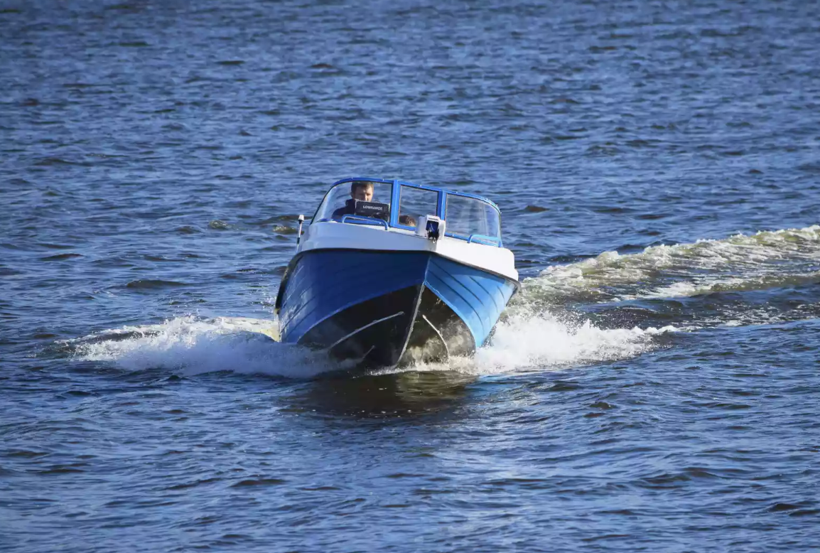 Комбинированный катер Neman-450 Open в Санкт-Петербурге