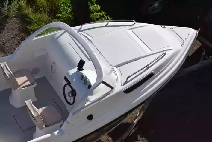 Комбинированный катер Neman-550 с каютой в Санкт-Петербурге