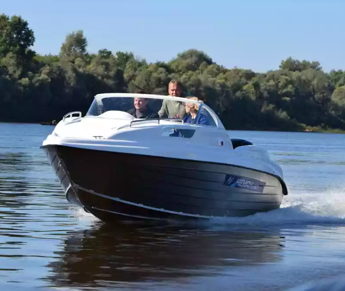 Комбинированный катер Neman-550 с каютой в Санкт-Петербурге